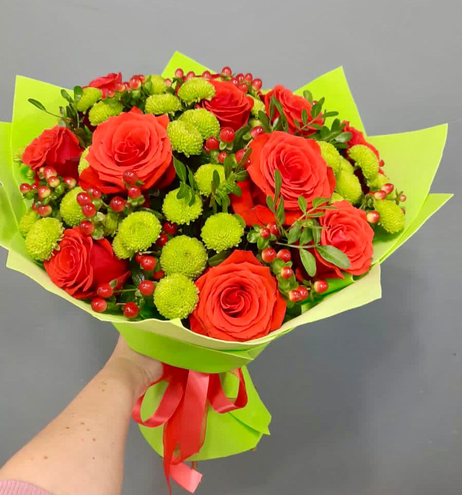 Букет цветов из: Хризантемы и Розы в Мишеронский