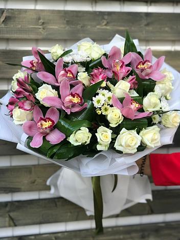Букет цветов из: Розы и Хризантемы в Мишеронский