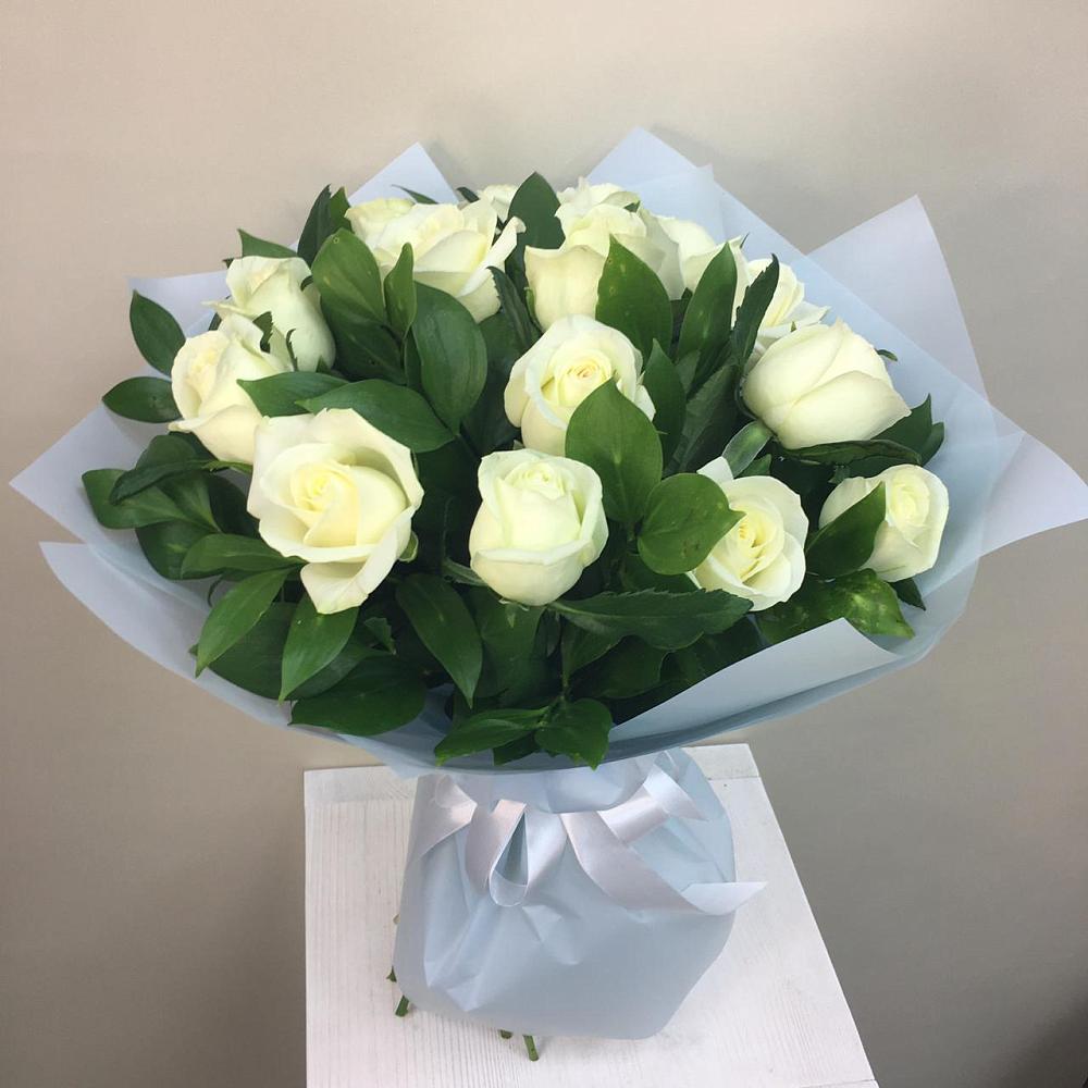 Букет 15 Белых роз Проуд в Мишеронский