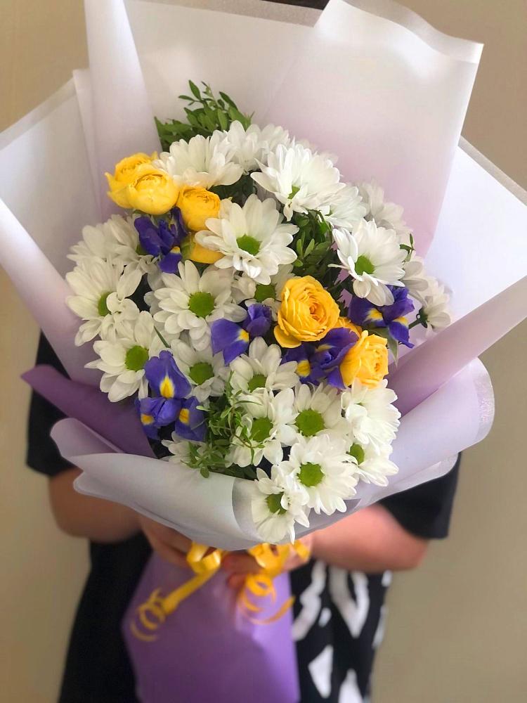 Букет цветов из: Ирисы, Хризантемы и Розы в Мишеронский