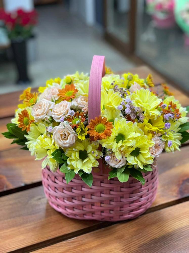 Цветочная композиция из Хризантемы и Розы в корзине в Мишеронский